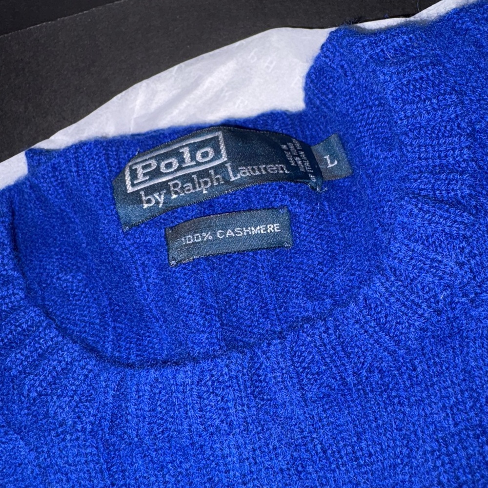The Iconic Cable-Knit Cashmere Sweater - Picture 5 of 7